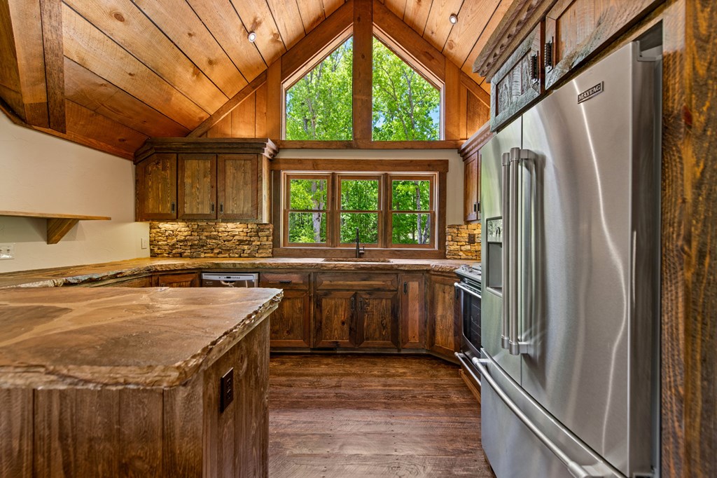 Cherry Log, Georgia, 30522, United States, 5 Bedrooms Bedrooms, ,5 BathroomsBathrooms,Residential,Active,2045528