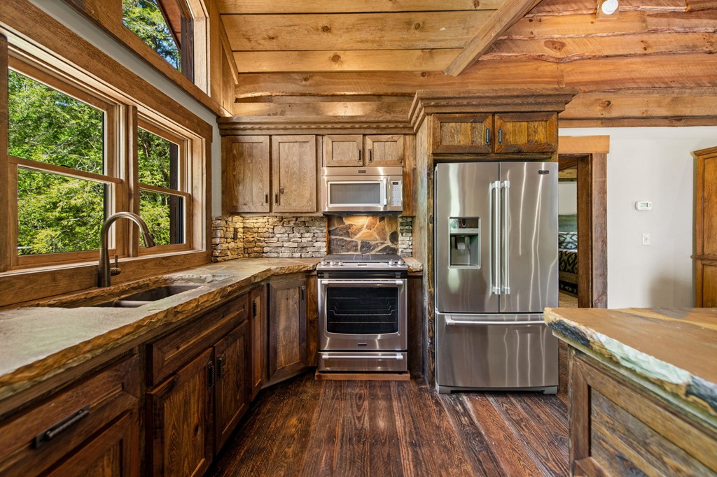Cherry Log, Georgia, 30522, United States, 5 Bedrooms Bedrooms, ,5 BathroomsBathrooms,Residential,Active,2045528