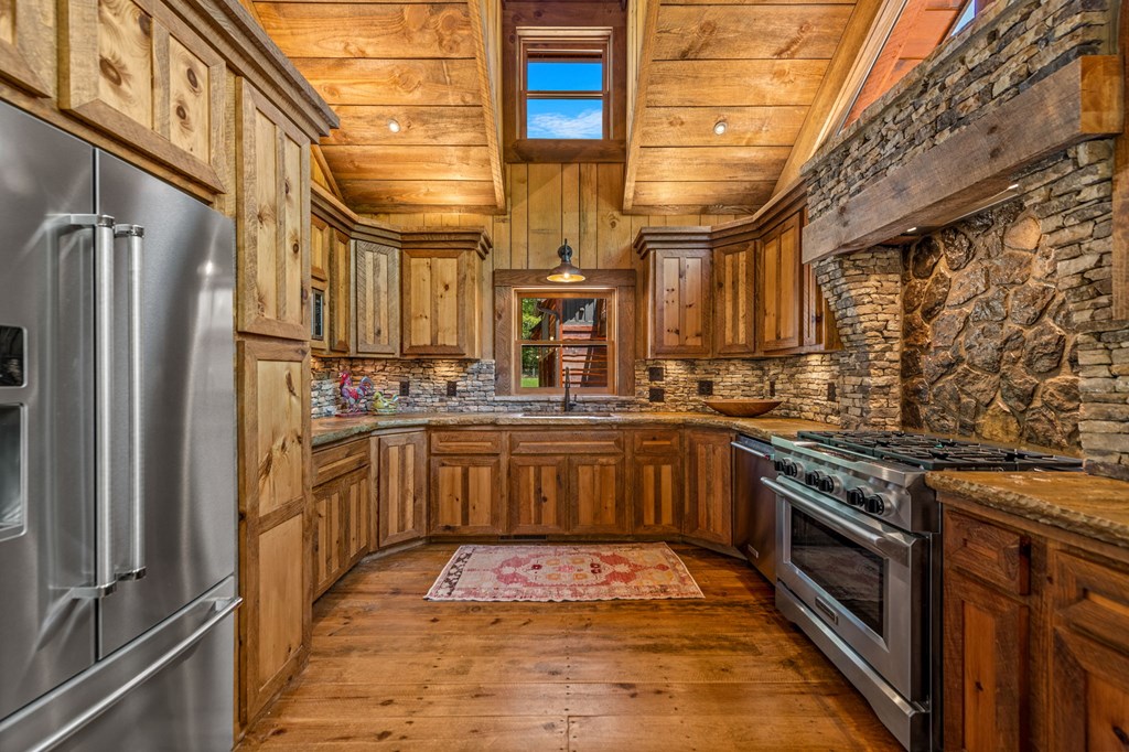 Cherry Log, Georgia, 30522, United States, 5 Bedrooms Bedrooms, ,5 BathroomsBathrooms,Residential,Active,2045528