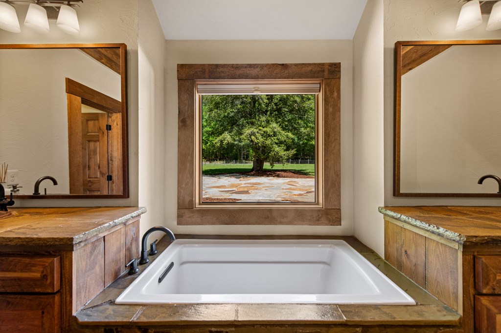 Cherry Log, Georgia, 30522, United States, 5 Bedrooms Bedrooms, ,5 BathroomsBathrooms,Residential,Active,2045528