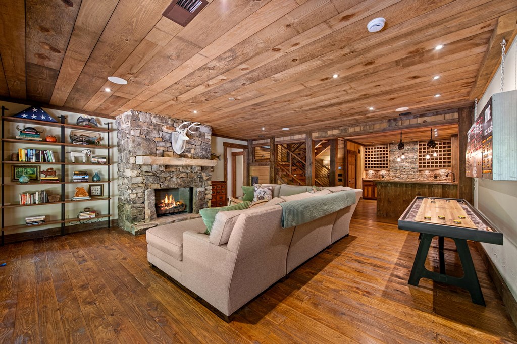 Cherry Log, Georgia, 30522, United States, 5 Bedrooms Bedrooms, ,5 BathroomsBathrooms,Residential,Active,2045528