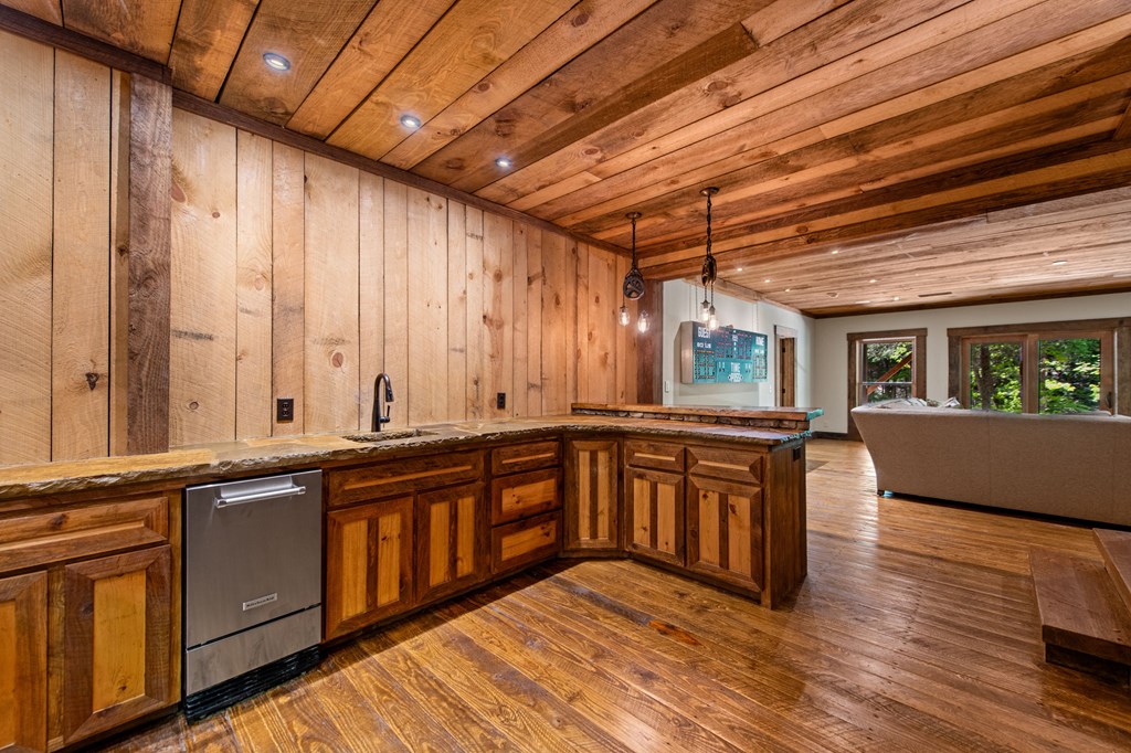 Cherry Log, Georgia, 30522, United States, 5 Bedrooms Bedrooms, ,5 BathroomsBathrooms,Residential,Active,2045528