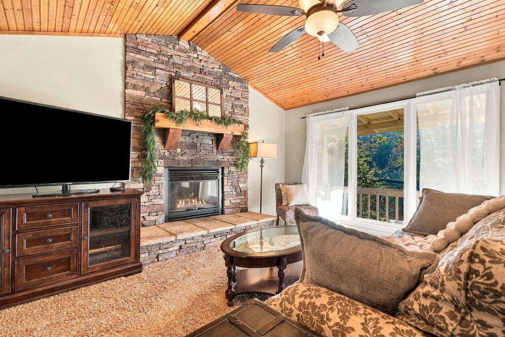 372 Misty Valley Lane