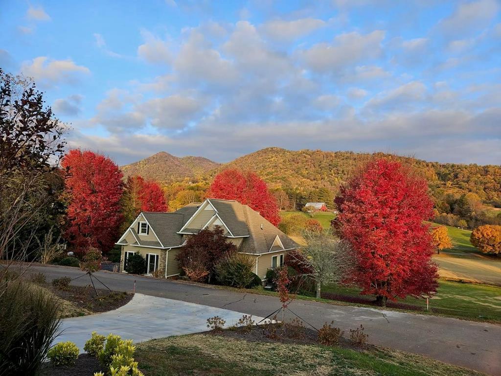 115 Country Club View