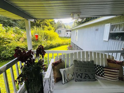 A home in Hiawassee