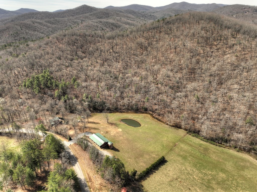 908 Cashes Valley Road