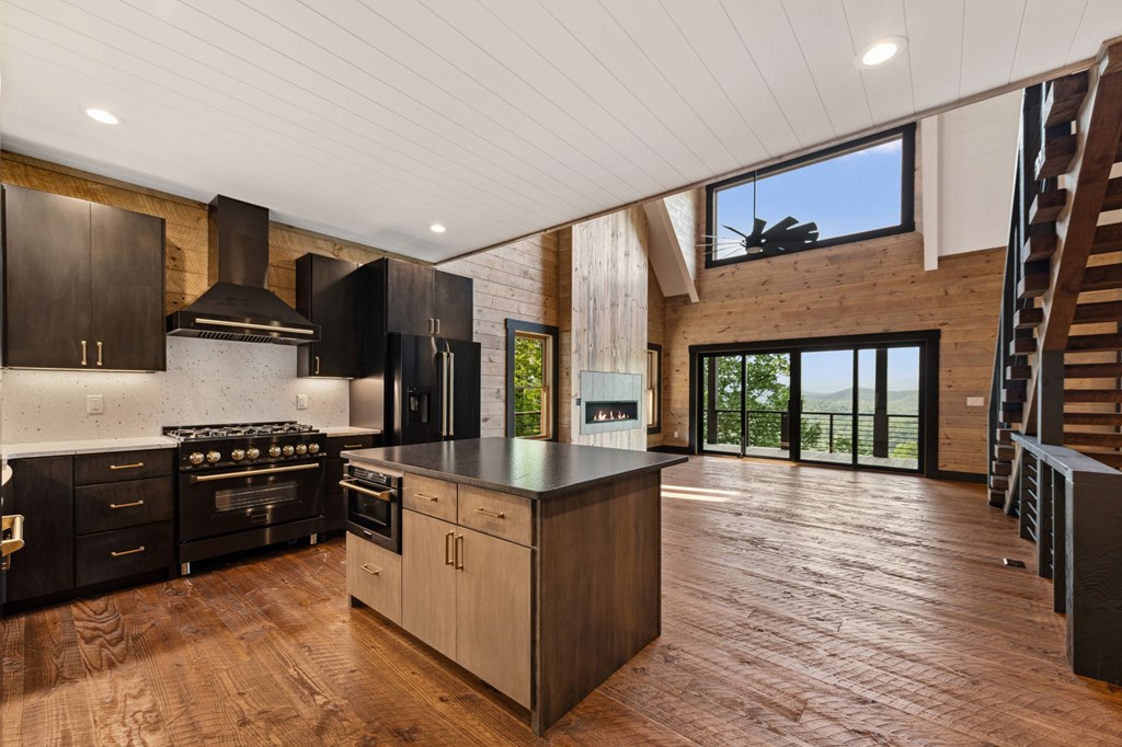 395 Pontoosuc Drive