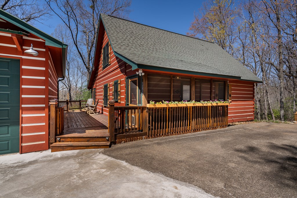1571 Mangums Trail