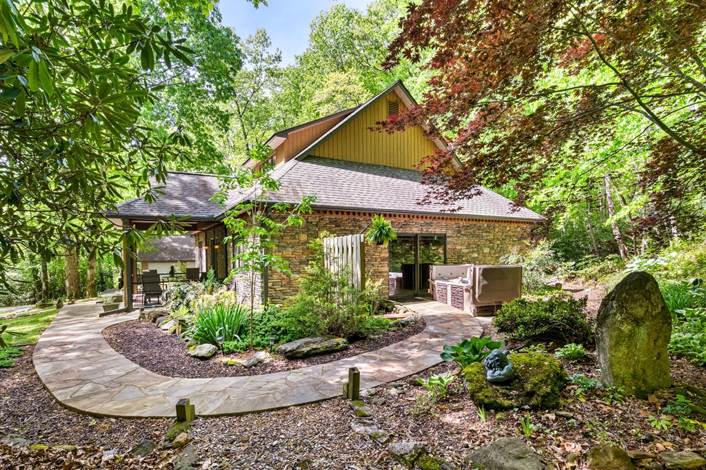255 Stoney Brook Trail