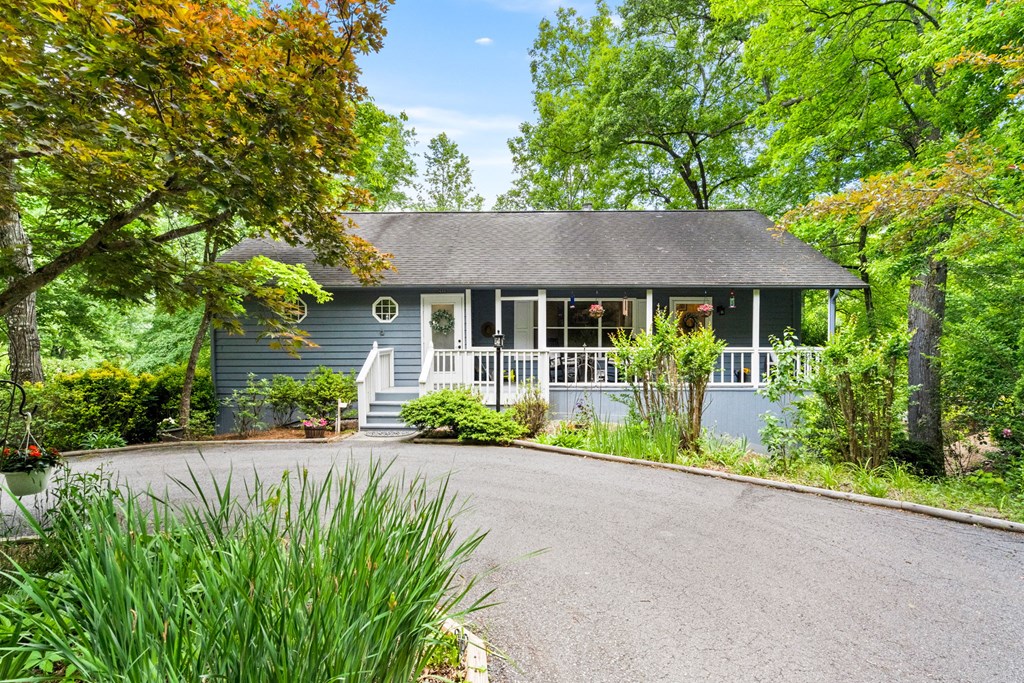 5686 Pine Crest Road