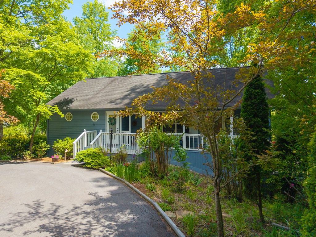 5686 Pine Crest Road