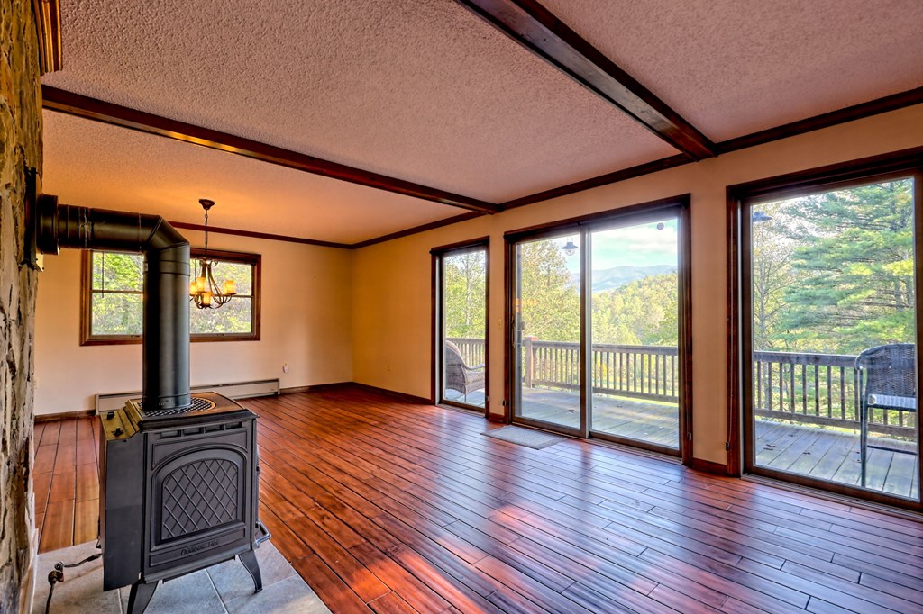 206 Peckerwood Road