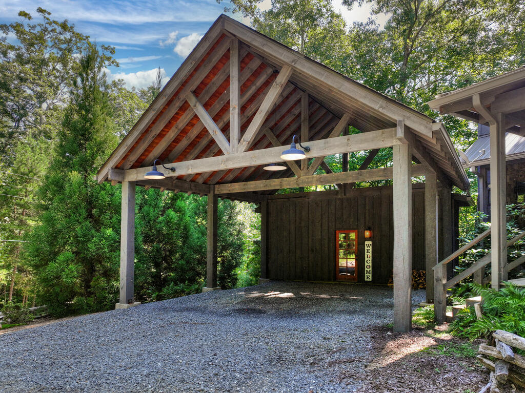 199 Hiawatha Trail N