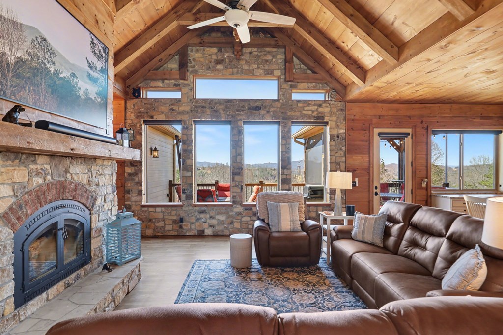 899 Ridge Pointe Way