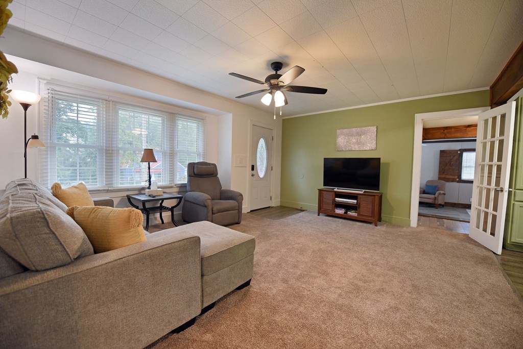 749 Hillcrest Drive