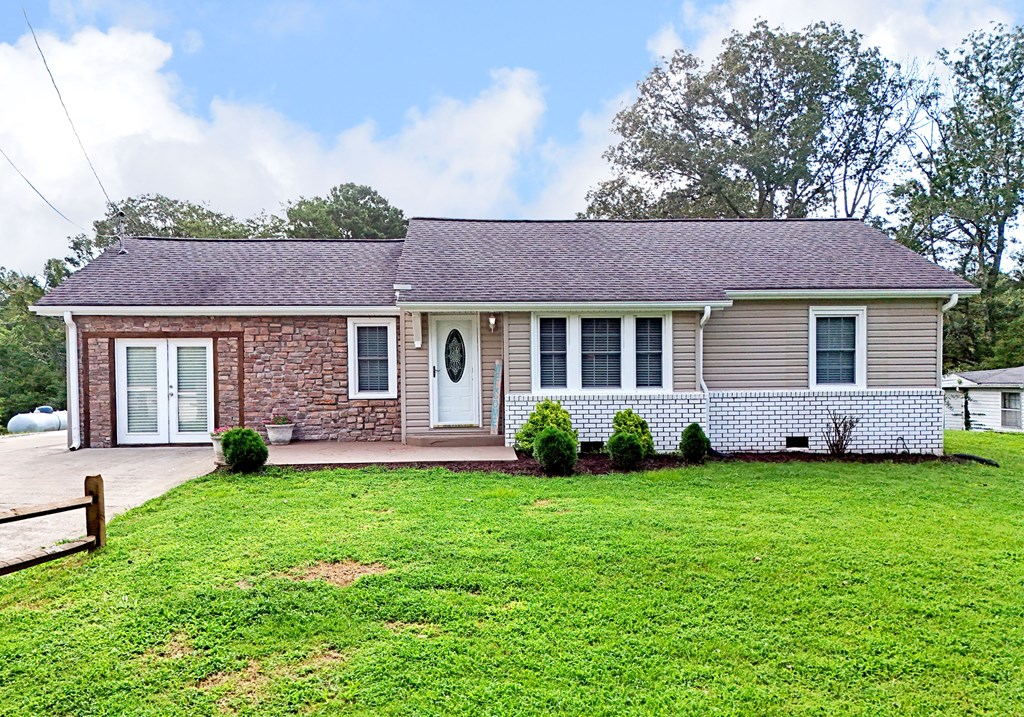 749 Hillcrest Drive