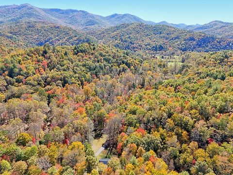 A home in Hayesville