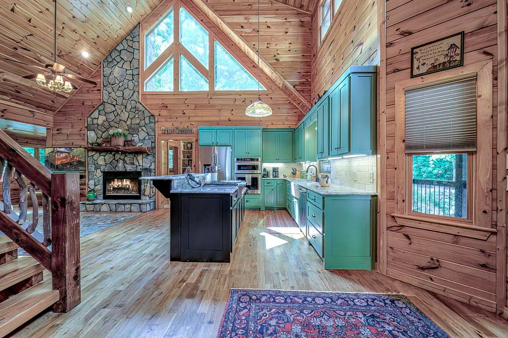 112 N Hiawatha Trail