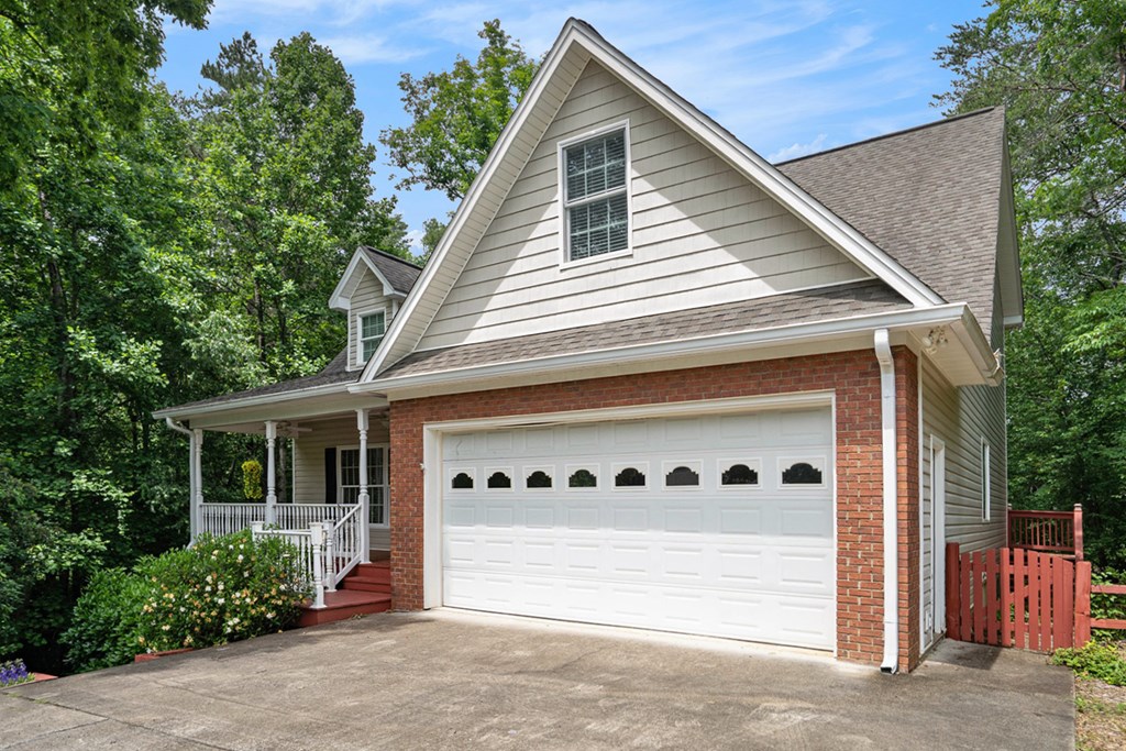 220 Oak Ridge Lane