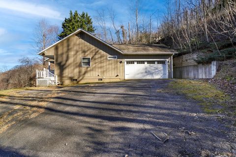 A home in Hiawassee