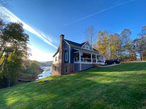 A home in Hiawassee