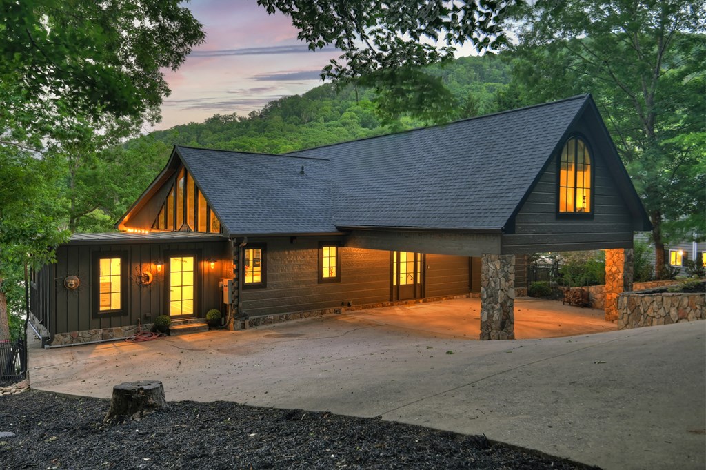 30 Cherokee Lane