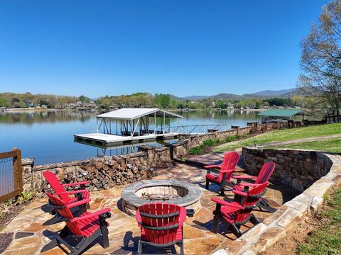 A home in Hayesville