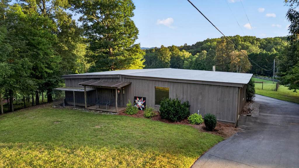 210 W Pierceville Road