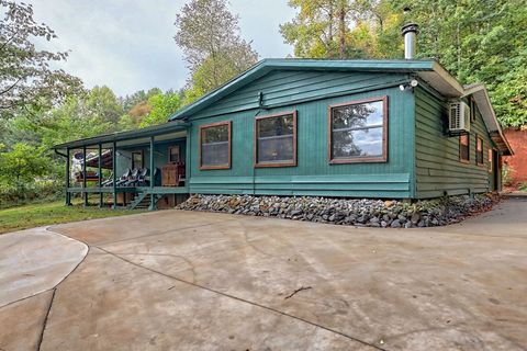 A home in Hiawassee