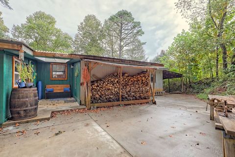 A home in Hiawassee