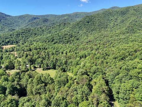 A home in Hiawassee