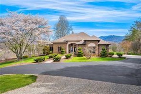 A home in Hiawassee