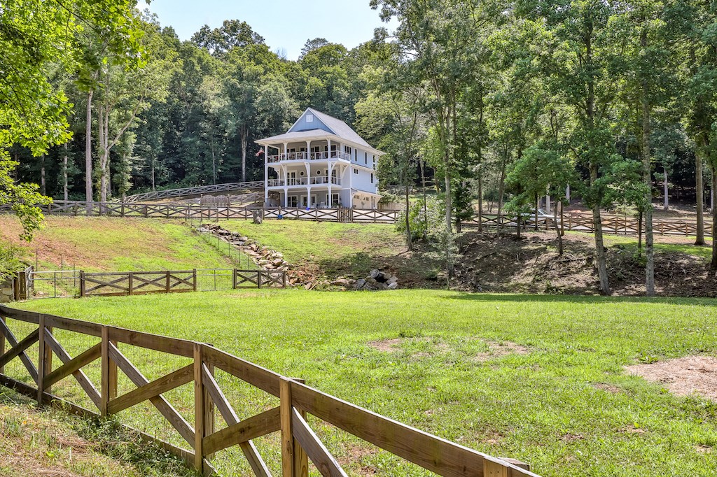 682 Tanglewood Lane