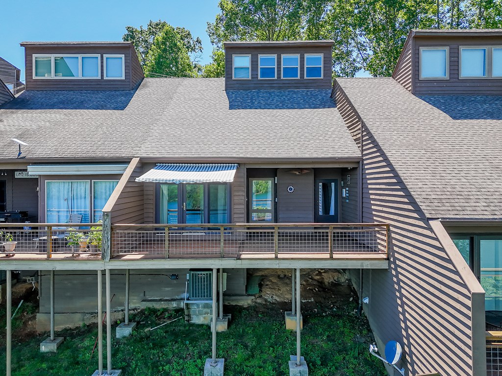 500 Marina Rd E2