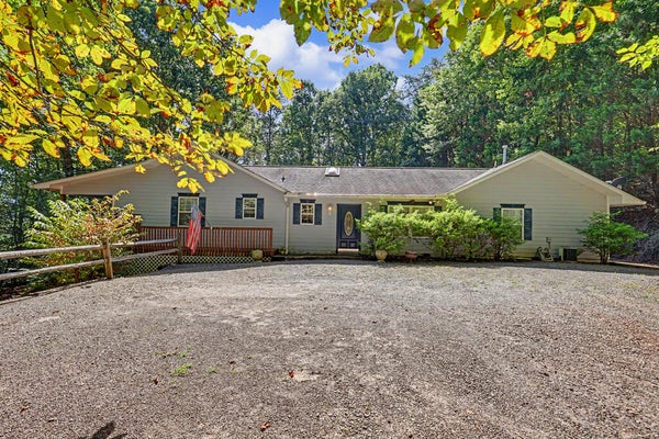 6961 WOOD LAKE CIR, YOUNG HARRIS, GA 30582 - Image 77e82d977333d8fba66bc60d4e533b40/2275724213