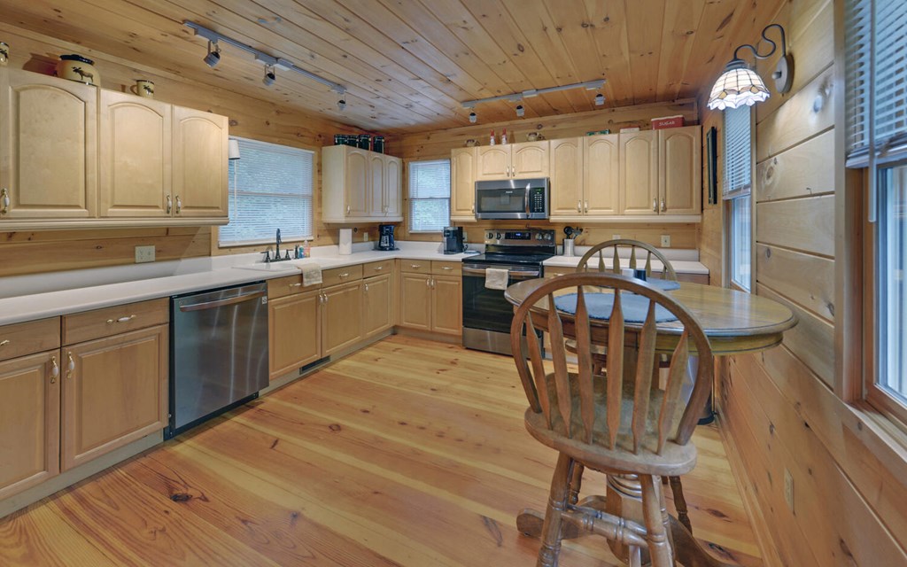 1055 Wolfpen Trail