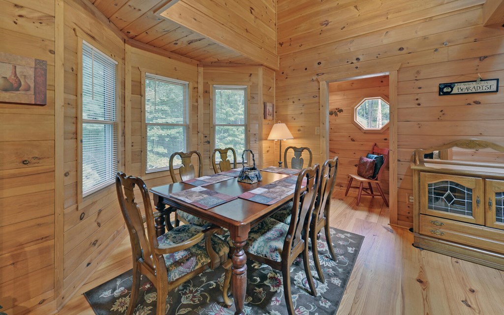 1055 Wolfpen Trail