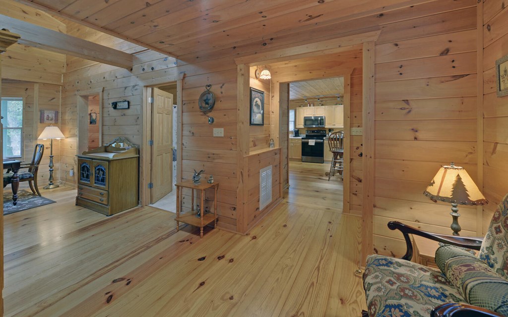 1055 Wolfpen Trail