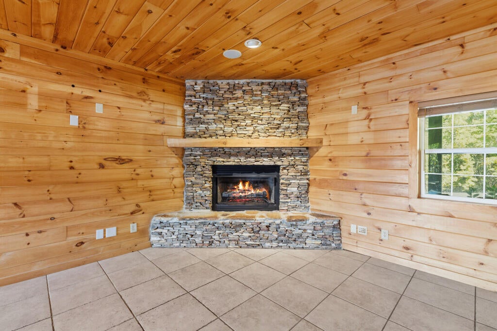 65 Knollwood Glen