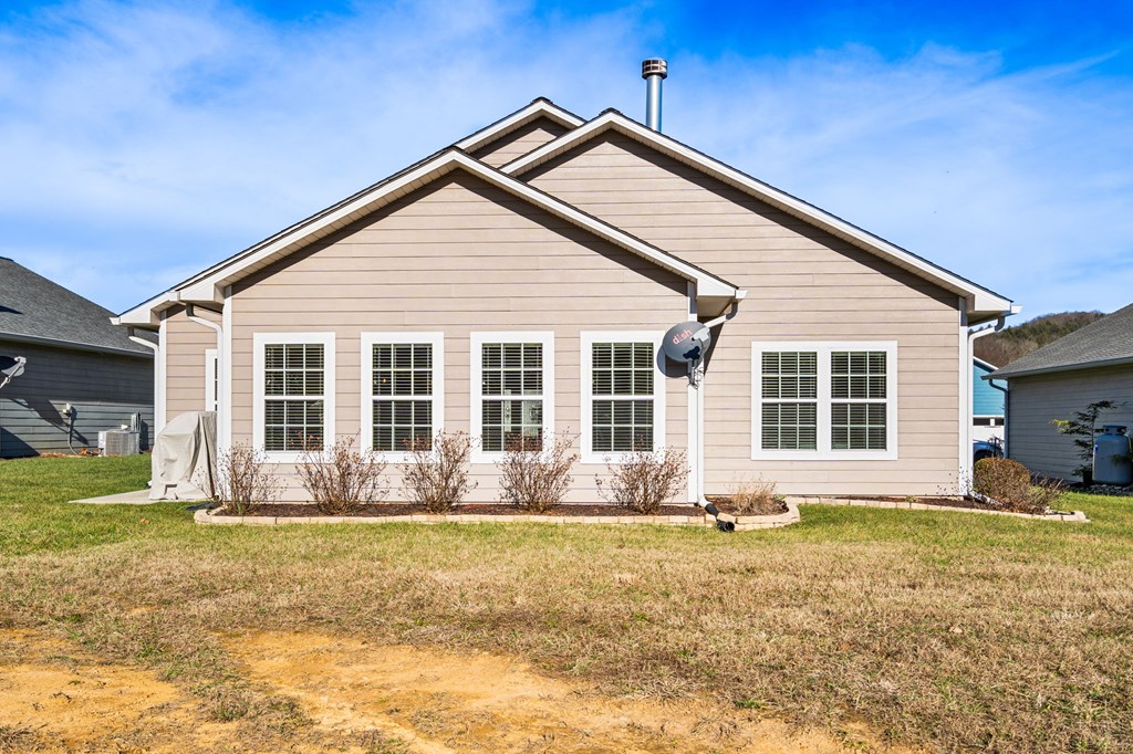 116 Riverwalk Circle