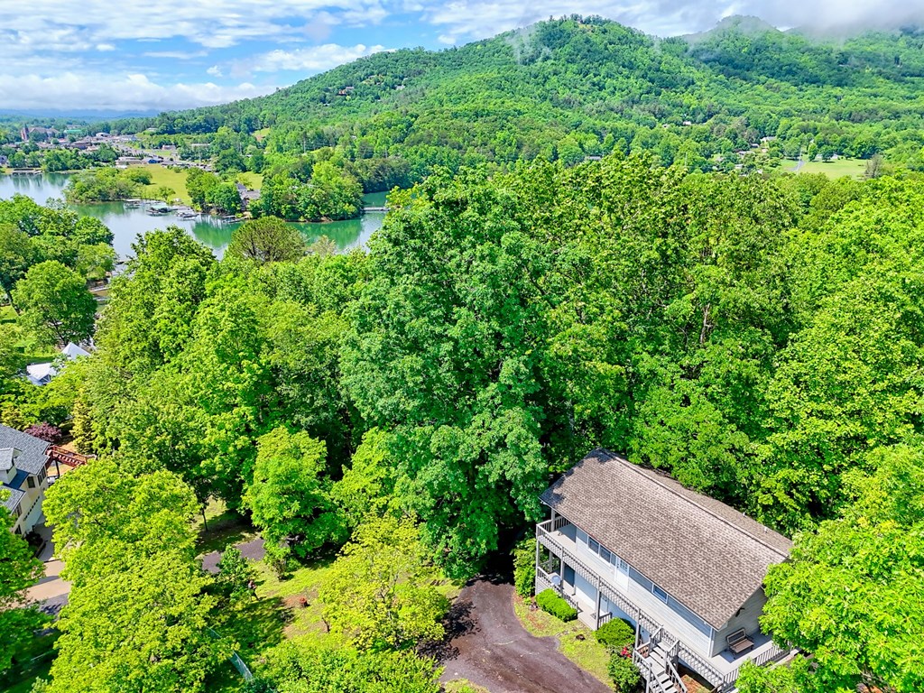 985 Vista Lane