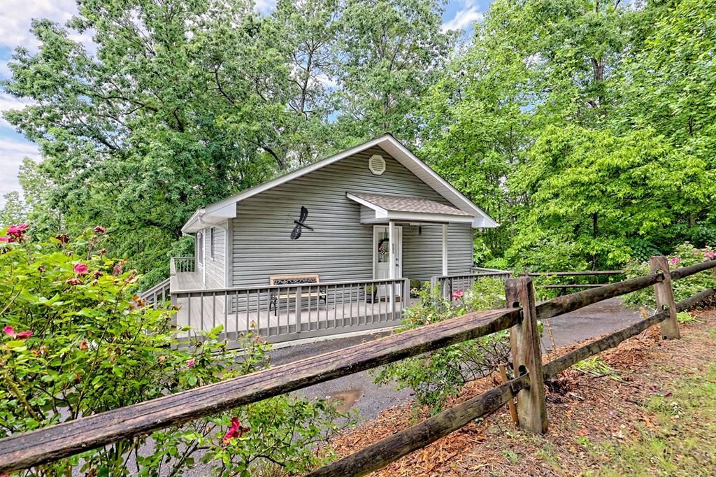 985 Vista Lane