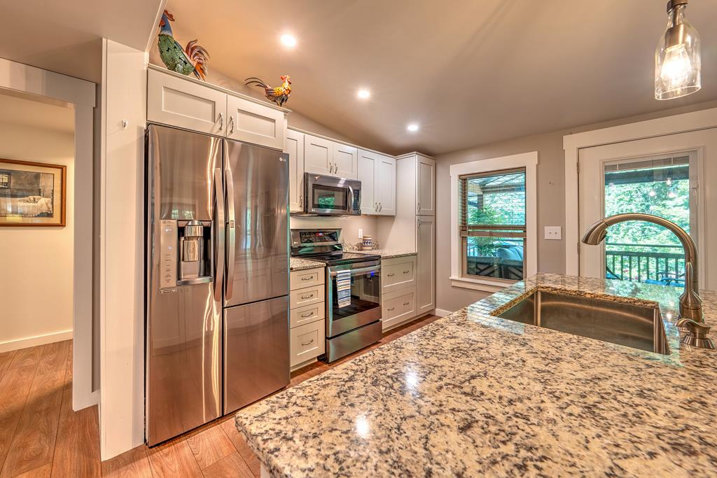829 Lakeside Drive