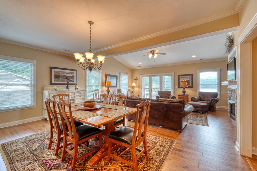 1409 Lakeside Road