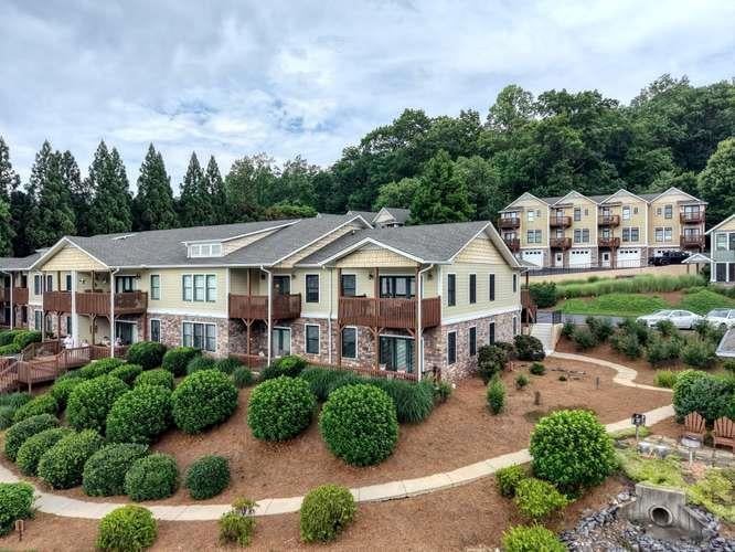 1409 Lakeside Road