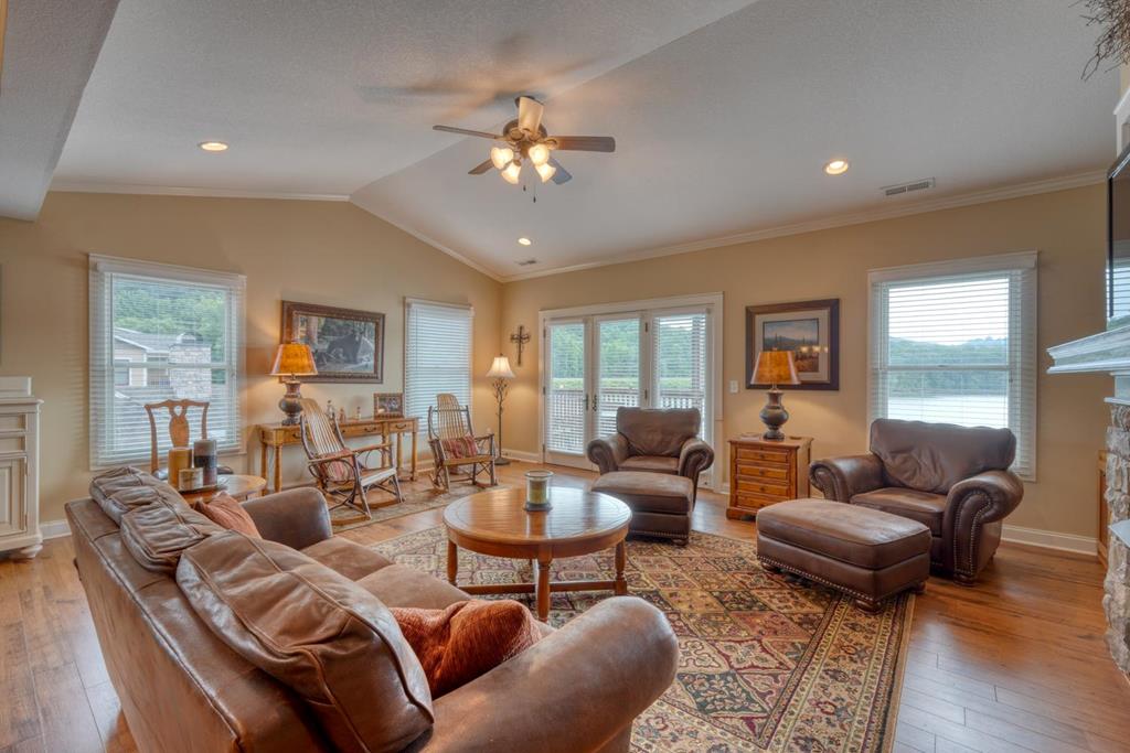 1409 Lakeside Road