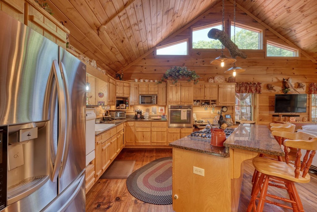 885 Tomahawk Trail