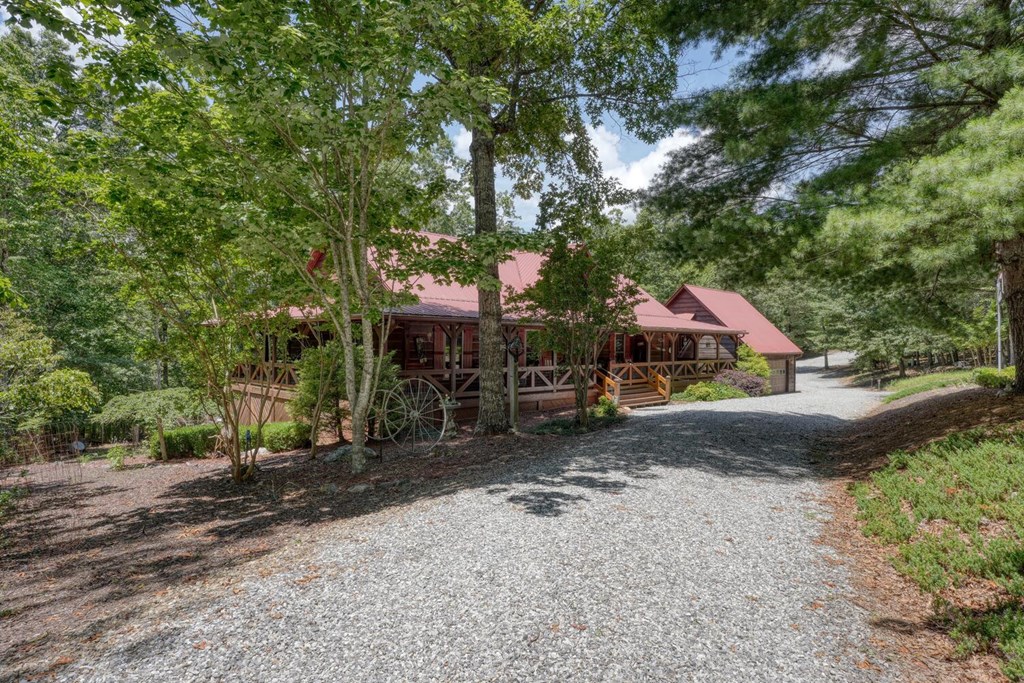 885 Tomahawk Trail