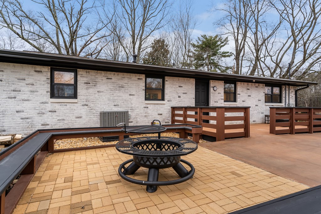 9351 Henderson Mountain Road