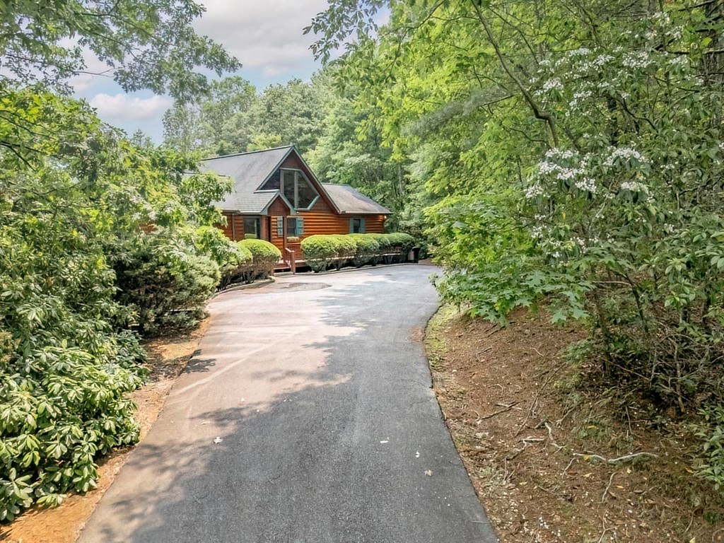573 Hiawatha Trail